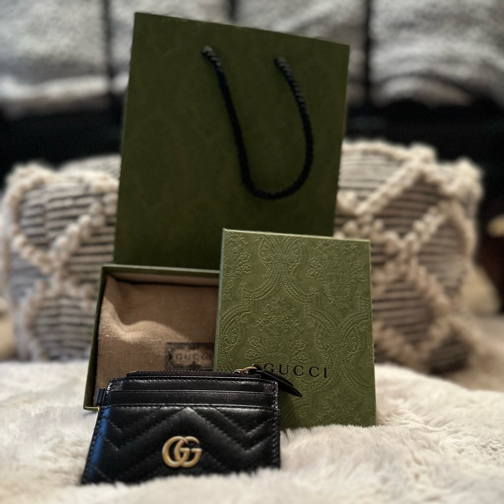 Gucci card wallet, retail box, dust bag, and bag.